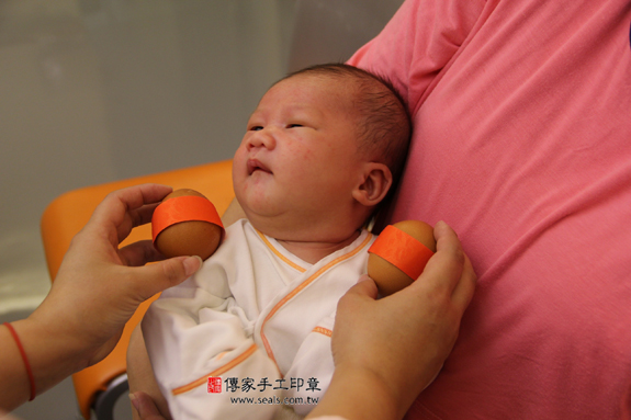 趙寶寶(新北三重區到府嬰兒寶寶滿月剃頭理髮、免費到府嬰兒剃胎毛儀式吉祥話)。到府剃頭剃胎毛主持、專業拍照、DVD光碟、證書。★購買「臍帶章、肚臍章、胎毛筆刷印章」贈送：剃頭、收涎、抓周，三選一。2014.05.14 照片2