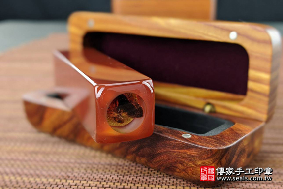 全手工噴砂印章:紅瑪瑙臍帶章實際成品、印章作品分享、紅瑪瑙印章材質介紹。(臍帶印章、肚臍章、肚臍印章,一圓一方)傳家手工印章高雄店。2020.01.02,照片4 全手工噴砂印章:紅瑪瑙臍帶章實際成品、印章作品分享、紅瑪瑙印章材質介紹。(臍帶印章、肚臍章、肚臍印章,一圓一方)傳家手工印章高雄店。2020.01.02,照片4