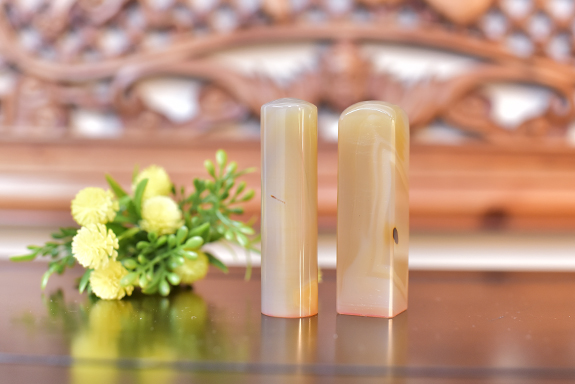 全手工噴砂印章:頂級原色瑪瑙開運印章實際成品、印章作品分享、頂級原色瑪瑙印章材質介紹。(銀行印鑑,一圓一方),傳家印章台北店。照片2 全手工噴砂印章:頂級原色瑪瑙開運印章實際成品、印章作品分享、頂級原色瑪瑙印章材質介紹。(銀行印鑑,一圓一方),傳家印章台北店。照片2