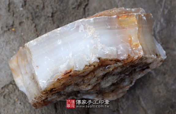 全手工噴砂印章:頂級原色瑪瑙開運印章實際成品、印章作品分享、頂級原色瑪瑙印章材質介紹。(銀行印鑑,一圓一方),傳家印章台北店。照片5 全手工噴砂印章:頂級原色瑪瑙開運印章實際成品、印章作品分享、頂級原色瑪瑙印章材質介紹。(銀行印鑑,一圓一方),傳家印章台北店。照片5