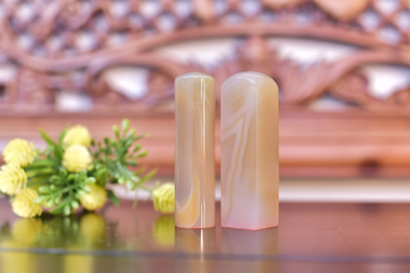 全手工噴砂印章:頂級原色瑪瑙開運印章實際成品、印章作品分享、頂級原色瑪瑙印章材質介紹。(銀行印鑑,一圓一方),傳家印章台北店。照片7 全手工噴砂印章:頂級原色瑪瑙開運印章實際成品、印章作品分享、頂級原色瑪瑙印章材質介紹。(銀行印鑑,一圓一方),傳家印章台北店。照片7