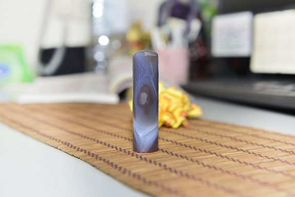 全手工噴砂印章:原色灰瑪瑙開運印章實際成品、印章作品分享、原色灰瑪瑙印章材質介紹。(銀行印鑑,一圓一方),傳家印章台北店。照片1 全手工噴砂印章:原色灰瑪瑙開運印章實際成品、印章作品分享、原色灰瑪瑙印章材質介紹。(銀行印鑑,一圓一方),傳家印章台北店。照片1