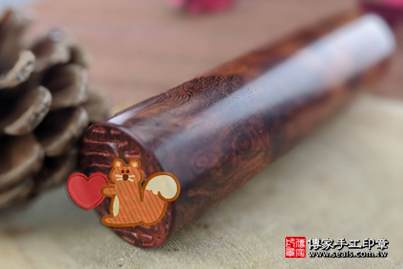 全手工篆刻印章:花梨樹瘤開運印章實際成品、印章作品分享、花梨樹瘤印章材質介紹。(銀行印鑑,一圓一方),傳家印章高雄店。2020.03.17,照片5 全手工篆刻印章:花梨樹瘤開運印章實際成品、印章作品分享、花梨樹瘤印章材質介紹。(銀行印鑑,一圓一方),傳家印章高雄店。2020.03.17,照片5