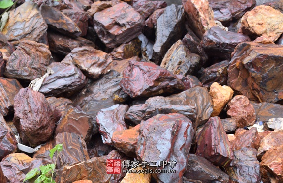 全手工噴砂印章:黃藍虎眼石臍帶章、鐵虎石髮束章實際成品、印章作品分享、黃藍虎眼石臍帶章、鐵虎石髮束章印章材質介紹。(臍帶印章、肚臍章、肚臍印章,一圓一方)傳家手工印章高雄店。2020.03.25,照片2 全手工噴砂印章:黃藍虎眼石臍帶章、鐵虎石髮束章實際成品、印章作品分享、黃藍虎眼石臍帶章、鐵虎石髮束章印章材質介紹。(臍帶印章、肚臍章、肚臍印章,一圓一方)傳家手工印章高雄店。2020.03.25,照片2