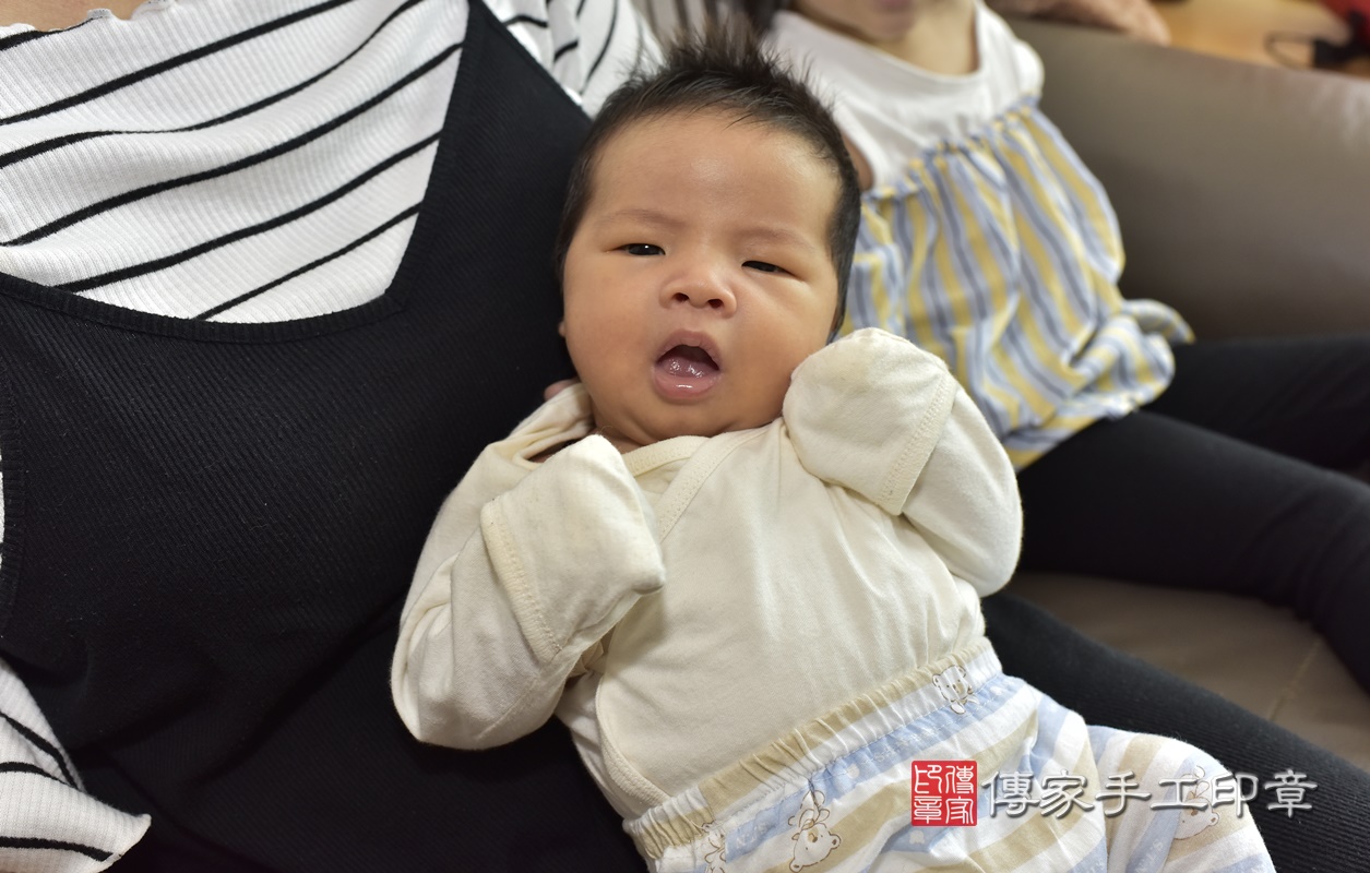 剃胎毛、滿月剃頭、嬰兒剃頭、嬰兒理髮、嬰兒剃髮、嬰兒剃胎毛、嬰兒滿月剃頭、寶寶剃頭、剃胎毛儀式、剃胎毛吉祥話、滿月剃頭儀式、滿月剃頭吉祥話、寶寶剃胎毛、寶寶滿月剃頭理髮、 新北市三峽區剃胎毛、新北市三峽區滿月剃頭、新北市三峽區嬰兒剃頭剃胎毛、新北市三峽區嬰兒理髮、新北市嬰兒剃髮、 胡寶寶(新北市三峽區到府嬰兒寶寶滿月剃頭理髮、到府嬰兒剃胎毛儀式吉祥話)。到府剃頭剃胎毛主持、專業拍照、DVD光碟、證書。★購買「臍帶章、肚臍章、胎毛筆刷印章」贈送:剃頭、收涎、抓周,三選一。2020.10.09照片3 剃胎毛、滿月剃頭、嬰兒剃頭、嬰兒理髮、嬰兒剃髮、嬰兒剃胎毛、嬰兒滿月剃頭、寶寶剃頭、剃胎毛儀式、剃胎毛吉祥話、滿月剃頭儀式、滿月剃頭吉祥話、寶寶剃胎毛、寶寶滿月剃頭理髮、 新北市三峽區剃胎毛、新北市三峽區滿月剃頭、新北市三峽區嬰兒剃頭剃胎毛、新北市三峽區嬰兒理髮、新北市嬰兒剃髮、 胡寶寶(新北市三峽區到府嬰兒寶寶滿月剃頭理髮、到府嬰兒剃胎毛儀式吉祥話)。到府剃頭剃胎毛主持、專業拍照、DVD光碟、證書。★購買「臍帶章、肚臍章、胎毛筆刷印章」贈送:剃頭、收涎、抓周,三選一。2020.10.09照片3