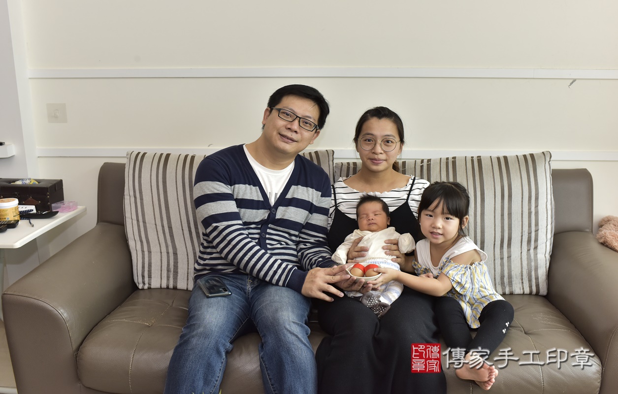 剃胎毛、滿月剃頭、嬰兒剃頭、嬰兒理髮、嬰兒剃髮、嬰兒剃胎毛、嬰兒滿月剃頭、寶寶剃頭、剃胎毛儀式、剃胎毛吉祥話、滿月剃頭儀式、滿月剃頭吉祥話、寶寶剃胎毛、寶寶滿月剃頭理髮、 新北市三峽區剃胎毛、新北市三峽區滿月剃頭、新北市三峽區嬰兒剃頭剃胎毛、新北市三峽區嬰兒理髮、新北市嬰兒剃髮、 胡寶寶(新北市三峽區到府嬰兒寶寶滿月剃頭理髮、到府嬰兒剃胎毛儀式吉祥話)。到府剃頭剃胎毛主持、專業拍照、DVD光碟、證書。★購買「臍帶章、肚臍章、胎毛筆刷印章」贈送:剃頭、收涎、抓周,三選一。2020.10.09照片5 剃胎毛、滿月剃頭、嬰兒剃頭、嬰兒理髮、嬰兒剃髮、嬰兒剃胎毛、嬰兒滿月剃頭、寶寶剃頭、剃胎毛儀式、剃胎毛吉祥話、滿月剃頭儀式、滿月剃頭吉祥話、寶寶剃胎毛、寶寶滿月剃頭理髮、 新北市三峽區剃胎毛、新北市三峽區滿月剃頭、新北市三峽區嬰兒剃頭剃胎毛、新北市三峽區嬰兒理髮、新北市嬰兒剃髮、 胡寶寶(新北市三峽區到府嬰兒寶寶滿月剃頭理髮、到府嬰兒剃胎毛儀式吉祥話)。到府剃頭剃胎毛主持、專業拍照、DVD光碟、證書。★購買「臍帶章、肚臍章、胎毛筆刷印章」贈送:剃頭、收涎、抓周,三選一。2020.10.09照片5