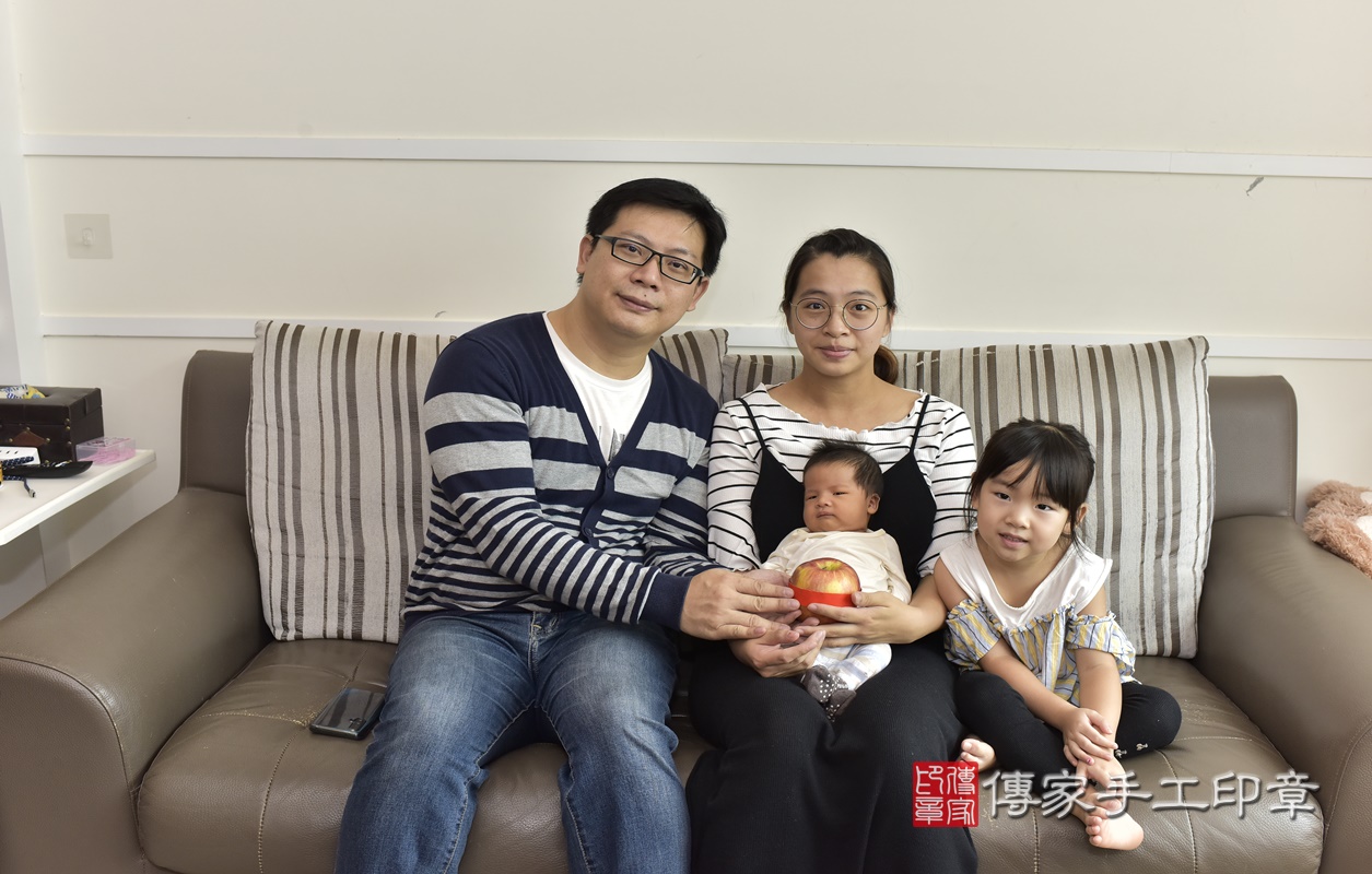 剃胎毛、滿月剃頭、嬰兒剃頭、嬰兒理髮、嬰兒剃髮、嬰兒剃胎毛、嬰兒滿月剃頭、寶寶剃頭、剃胎毛儀式、剃胎毛吉祥話、滿月剃頭儀式、滿月剃頭吉祥話、寶寶剃胎毛、寶寶滿月剃頭理髮、 新北市三峽區剃胎毛、新北市三峽區滿月剃頭、新北市三峽區嬰兒剃頭剃胎毛、新北市三峽區嬰兒理髮、新北市嬰兒剃髮、 胡寶寶(新北市三峽區到府嬰兒寶寶滿月剃頭理髮、到府嬰兒剃胎毛儀式吉祥話)。到府剃頭剃胎毛主持、專業拍照、DVD光碟、證書。★購買「臍帶章、肚臍章、胎毛筆刷印章」贈送:剃頭、收涎、抓周,三選一。2020.10.09照片15 剃胎毛、滿月剃頭、嬰兒剃頭、嬰兒理髮、嬰兒剃髮、嬰兒剃胎毛、嬰兒滿月剃頭、寶寶剃頭、剃胎毛儀式、剃胎毛吉祥話、滿月剃頭儀式、滿月剃頭吉祥話、寶寶剃胎毛、寶寶滿月剃頭理髮、 新北市三峽區剃胎毛、新北市三峽區滿月剃頭、新北市三峽區嬰兒剃頭剃胎毛、新北市三峽區嬰兒理髮、新北市嬰兒剃髮、 胡寶寶(新北市三峽區到府嬰兒寶寶滿月剃頭理髮、到府嬰兒剃胎毛儀式吉祥話)。到府剃頭剃胎毛主持、專業拍照、DVD光碟、證書。★購買「臍帶章、肚臍章、胎毛筆刷印章」贈送:剃頭、收涎、抓周,三選一。2020.10.09照片15