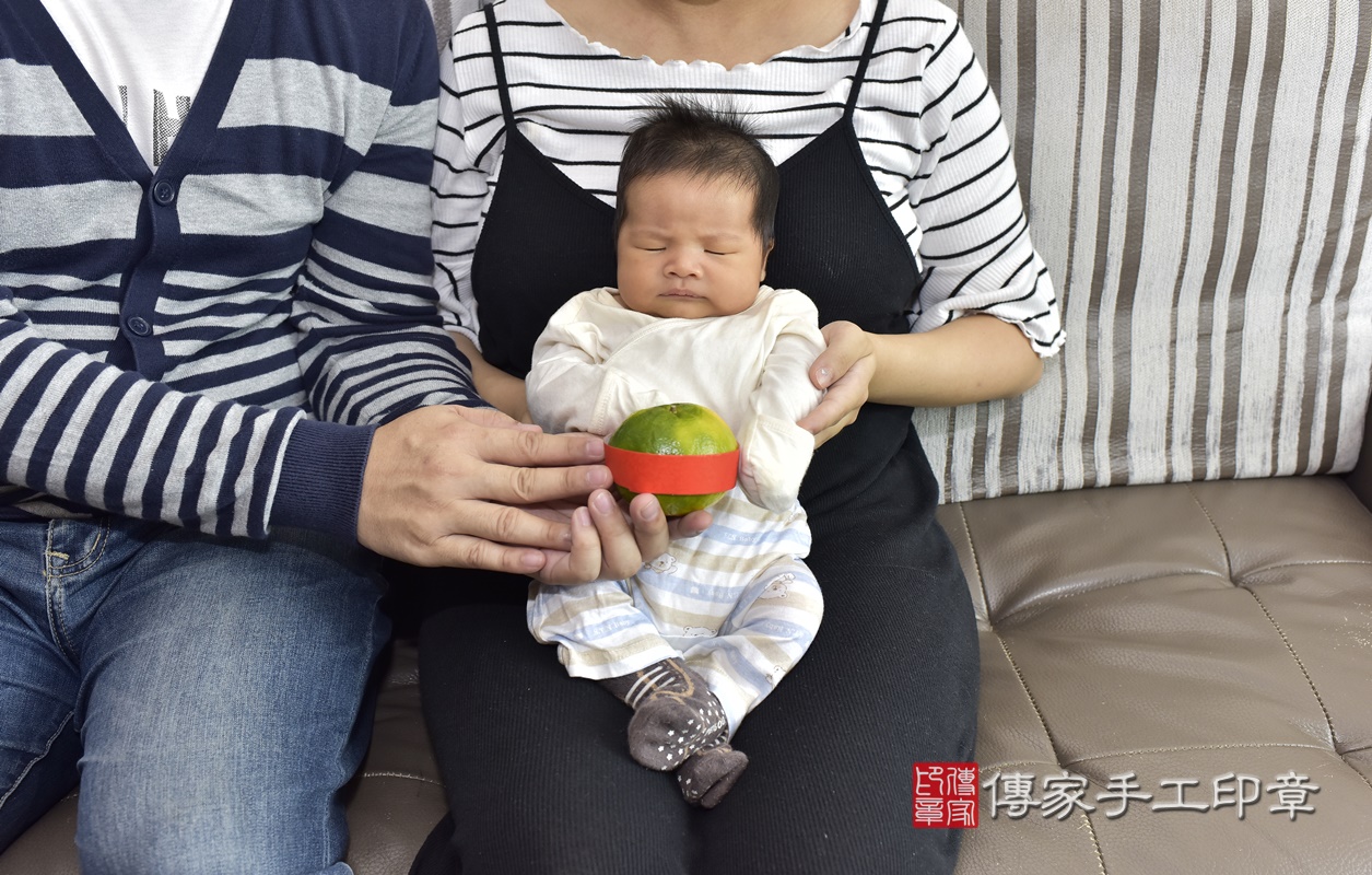 剃胎毛、滿月剃頭、嬰兒剃頭、嬰兒理髮、嬰兒剃髮、嬰兒剃胎毛、嬰兒滿月剃頭、寶寶剃頭、剃胎毛儀式、剃胎毛吉祥話、滿月剃頭儀式、滿月剃頭吉祥話、寶寶剃胎毛、寶寶滿月剃頭理髮、 新北市三峽區剃胎毛、新北市三峽區滿月剃頭、新北市三峽區嬰兒剃頭剃胎毛、新北市三峽區嬰兒理髮、新北市嬰兒剃髮、 胡寶寶(新北市三峽區到府嬰兒寶寶滿月剃頭理髮、到府嬰兒剃胎毛儀式吉祥話)。到府剃頭剃胎毛主持、專業拍照、DVD光碟、證書。★購買「臍帶章、肚臍章、胎毛筆刷印章」贈送:剃頭、收涎、抓周,三選一。2020.10.09照片18 剃胎毛、滿月剃頭、嬰兒剃頭、嬰兒理髮、嬰兒剃髮、嬰兒剃胎毛、嬰兒滿月剃頭、寶寶剃頭、剃胎毛儀式、剃胎毛吉祥話、滿月剃頭儀式、滿月剃頭吉祥話、寶寶剃胎毛、寶寶滿月剃頭理髮、 新北市三峽區剃胎毛、新北市三峽區滿月剃頭、新北市三峽區嬰兒剃頭剃胎毛、新北市三峽區嬰兒理髮、新北市嬰兒剃髮、 胡寶寶(新北市三峽區到府嬰兒寶寶滿月剃頭理髮、到府嬰兒剃胎毛儀式吉祥話)。到府剃頭剃胎毛主持、專業拍照、DVD光碟、證書。★購買「臍帶章、肚臍章、胎毛筆刷印章」贈送:剃頭、收涎、抓周,三選一。2020.10.09照片18