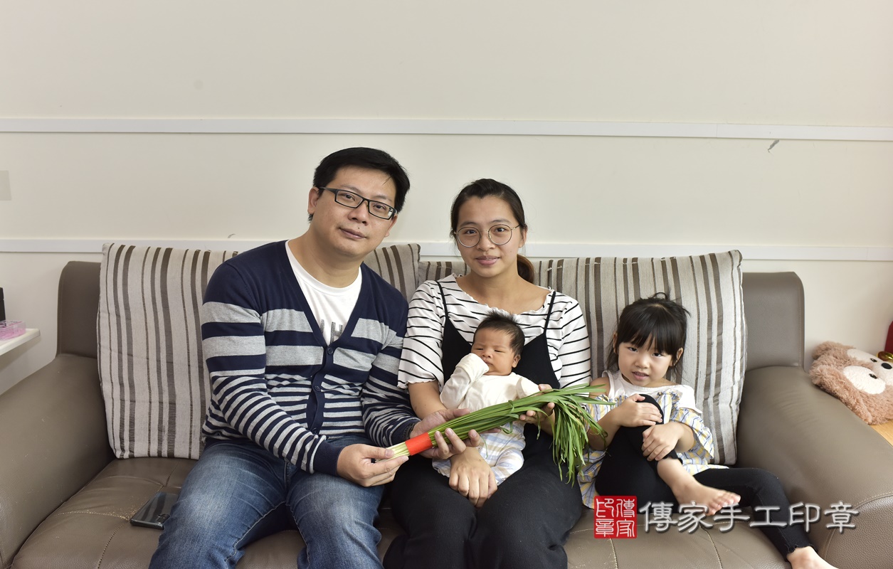 剃胎毛、滿月剃頭、嬰兒剃頭、嬰兒理髮、嬰兒剃髮、嬰兒剃胎毛、嬰兒滿月剃頭、寶寶剃頭、剃胎毛儀式、剃胎毛吉祥話、滿月剃頭儀式、滿月剃頭吉祥話、寶寶剃胎毛、寶寶滿月剃頭理髮、 新北市三峽區剃胎毛、新北市三峽區滿月剃頭、新北市三峽區嬰兒剃頭剃胎毛、新北市三峽區嬰兒理髮、新北市嬰兒剃髮、 胡寶寶(新北市三峽區到府嬰兒寶寶滿月剃頭理髮、到府嬰兒剃胎毛儀式吉祥話)。到府剃頭剃胎毛主持、專業拍照、DVD光碟、證書。★購買「臍帶章、肚臍章、胎毛筆刷印章」贈送:剃頭、收涎、抓周,三選一。2020.10.09照片19 剃胎毛、滿月剃頭、嬰兒剃頭、嬰兒理髮、嬰兒剃髮、嬰兒剃胎毛、嬰兒滿月剃頭、寶寶剃頭、剃胎毛儀式、剃胎毛吉祥話、滿月剃頭儀式、滿月剃頭吉祥話、寶寶剃胎毛、寶寶滿月剃頭理髮、 新北市三峽區剃胎毛、新北市三峽區滿月剃頭、新北市三峽區嬰兒剃頭剃胎毛、新北市三峽區嬰兒理髮、新北市嬰兒剃髮、 胡寶寶(新北市三峽區到府嬰兒寶寶滿月剃頭理髮、到府嬰兒剃胎毛儀式吉祥話)。到府剃頭剃胎毛主持、專業拍照、DVD光碟、證書。★購買「臍帶章、肚臍章、胎毛筆刷印章」贈送:剃頭、收涎、抓周,三選一。2020.10.09照片19