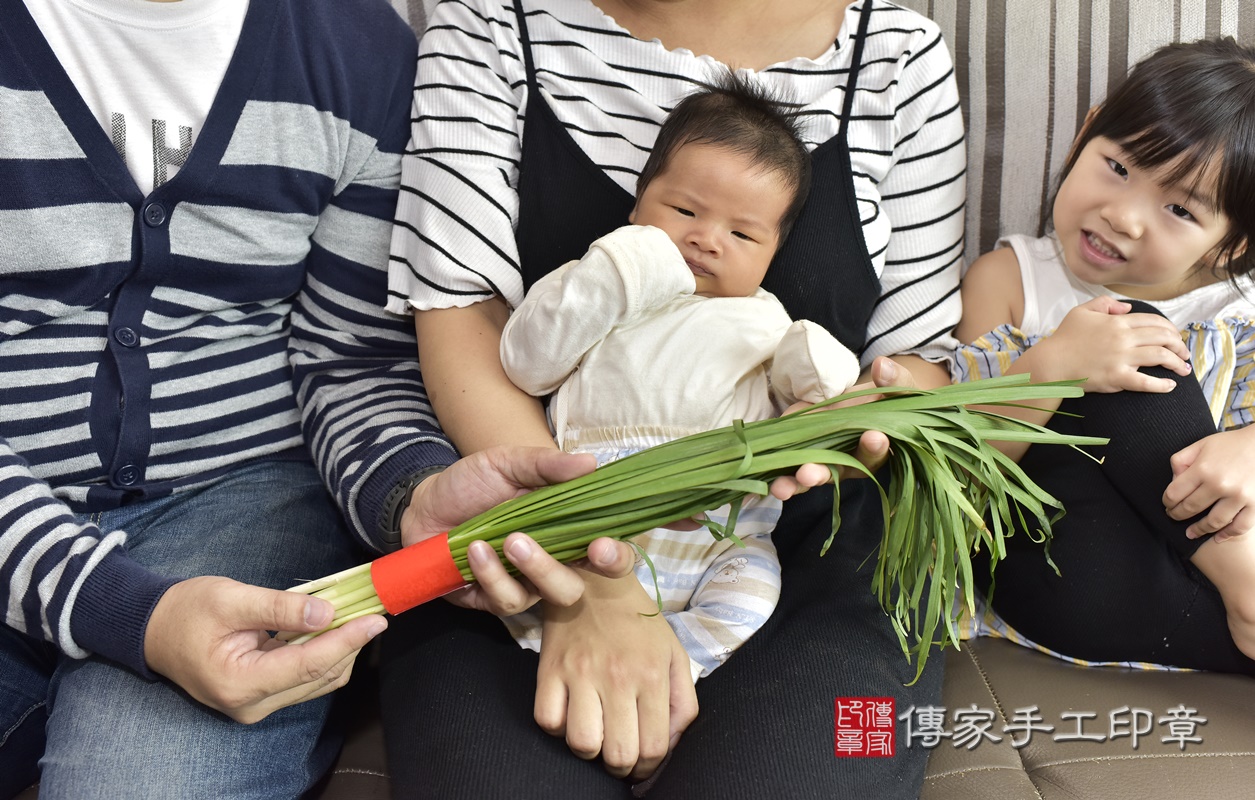 剃胎毛、滿月剃頭、嬰兒剃頭、嬰兒理髮、嬰兒剃髮、嬰兒剃胎毛、嬰兒滿月剃頭、寶寶剃頭、剃胎毛儀式、剃胎毛吉祥話、滿月剃頭儀式、滿月剃頭吉祥話、寶寶剃胎毛、寶寶滿月剃頭理髮、 新北市三峽區剃胎毛、新北市三峽區滿月剃頭、新北市三峽區嬰兒剃頭剃胎毛、新北市三峽區嬰兒理髮、新北市嬰兒剃髮、 胡寶寶(新北市三峽區到府嬰兒寶寶滿月剃頭理髮、到府嬰兒剃胎毛儀式吉祥話)。到府剃頭剃胎毛主持、專業拍照、DVD光碟、證書。★購買「臍帶章、肚臍章、胎毛筆刷印章」贈送:剃頭、收涎、抓周,三選一。2020.10.09照片20 剃胎毛、滿月剃頭、嬰兒剃頭、嬰兒理髮、嬰兒剃髮、嬰兒剃胎毛、嬰兒滿月剃頭、寶寶剃頭、剃胎毛儀式、剃胎毛吉祥話、滿月剃頭儀式、滿月剃頭吉祥話、寶寶剃胎毛、寶寶滿月剃頭理髮、 新北市三峽區剃胎毛、新北市三峽區滿月剃頭、新北市三峽區嬰兒剃頭剃胎毛、新北市三峽區嬰兒理髮、新北市嬰兒剃髮、 胡寶寶(新北市三峽區到府嬰兒寶寶滿月剃頭理髮、到府嬰兒剃胎毛儀式吉祥話)。到府剃頭剃胎毛主持、專業拍照、DVD光碟、證書。★購買「臍帶章、肚臍章、胎毛筆刷印章」贈送:剃頭、收涎、抓周,三選一。2020.10.09照片20