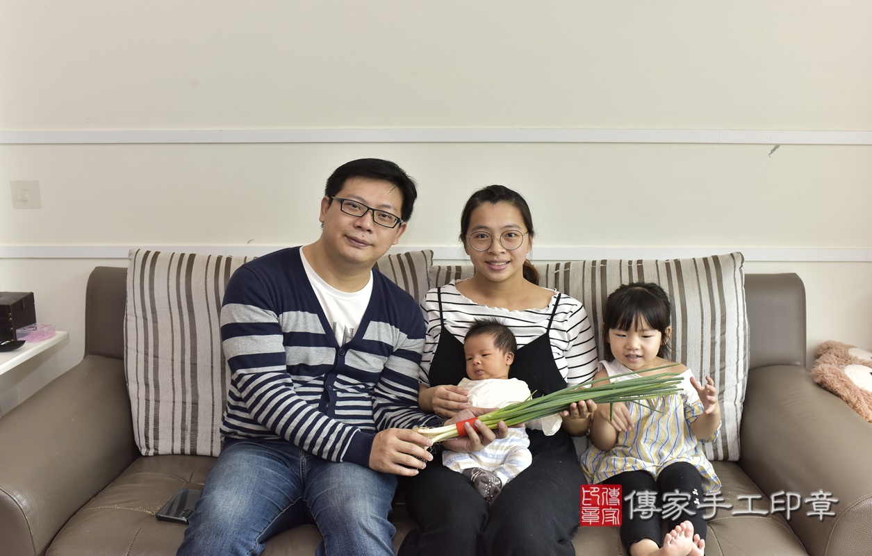 剃胎毛、滿月剃頭、嬰兒剃頭、嬰兒理髮、嬰兒剃髮、嬰兒剃胎毛、嬰兒滿月剃頭、寶寶剃頭、剃胎毛儀式、剃胎毛吉祥話、滿月剃頭儀式、滿月剃頭吉祥話、寶寶剃胎毛、寶寶滿月剃頭理髮、 新北市三峽區剃胎毛、新北市三峽區滿月剃頭、新北市三峽區嬰兒剃頭剃胎毛、新北市三峽區嬰兒理髮、新北市嬰兒剃髮、 胡寶寶(新北市三峽區到府嬰兒寶寶滿月剃頭理髮、到府嬰兒剃胎毛儀式吉祥話)。到府剃頭剃胎毛主持、專業拍照、DVD光碟、證書。★購買「臍帶章、肚臍章、胎毛筆刷印章」贈送:剃頭、收涎、抓周,三選一。2020.10.09照片23 剃胎毛、滿月剃頭、嬰兒剃頭、嬰兒理髮、嬰兒剃髮、嬰兒剃胎毛、嬰兒滿月剃頭、寶寶剃頭、剃胎毛儀式、剃胎毛吉祥話、滿月剃頭儀式、滿月剃頭吉祥話、寶寶剃胎毛、寶寶滿月剃頭理髮、 新北市三峽區剃胎毛、新北市三峽區滿月剃頭、新北市三峽區嬰兒剃頭剃胎毛、新北市三峽區嬰兒理髮、新北市嬰兒剃髮、 胡寶寶(新北市三峽區到府嬰兒寶寶滿月剃頭理髮、到府嬰兒剃胎毛儀式吉祥話)。到府剃頭剃胎毛主持、專業拍照、DVD光碟、證書。★購買「臍帶章、肚臍章、胎毛筆刷印章」贈送:剃頭、收涎、抓周,三選一。2020.10.09照片23