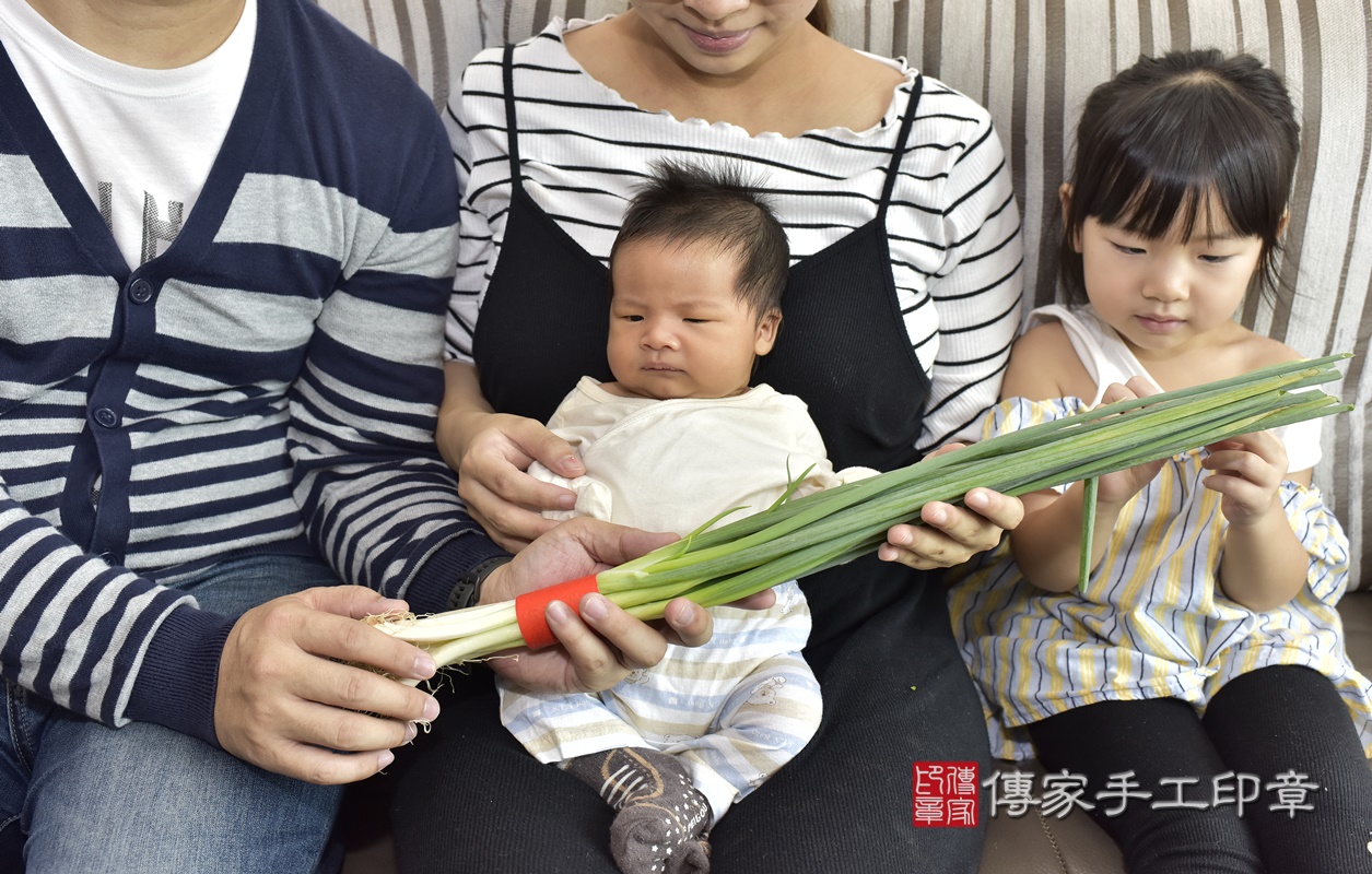 剃胎毛、滿月剃頭、嬰兒剃頭、嬰兒理髮、嬰兒剃髮、嬰兒剃胎毛、嬰兒滿月剃頭、寶寶剃頭、剃胎毛儀式、剃胎毛吉祥話、滿月剃頭儀式、滿月剃頭吉祥話、寶寶剃胎毛、寶寶滿月剃頭理髮、 新北市三峽區剃胎毛、新北市三峽區滿月剃頭、新北市三峽區嬰兒剃頭剃胎毛、新北市三峽區嬰兒理髮、新北市嬰兒剃髮、 胡寶寶(新北市三峽區到府嬰兒寶寶滿月剃頭理髮、到府嬰兒剃胎毛儀式吉祥話)。到府剃頭剃胎毛主持、專業拍照、DVD光碟、證書。★購買「臍帶章、肚臍章、胎毛筆刷印章」贈送:剃頭、收涎、抓周,三選一。2020.10.09照片24 剃胎毛、滿月剃頭、嬰兒剃頭、嬰兒理髮、嬰兒剃髮、嬰兒剃胎毛、嬰兒滿月剃頭、寶寶剃頭、剃胎毛儀式、剃胎毛吉祥話、滿月剃頭儀式、滿月剃頭吉祥話、寶寶剃胎毛、寶寶滿月剃頭理髮、 新北市三峽區剃胎毛、新北市三峽區滿月剃頭、新北市三峽區嬰兒剃頭剃胎毛、新北市三峽區嬰兒理髮、新北市嬰兒剃髮、 胡寶寶(新北市三峽區到府嬰兒寶寶滿月剃頭理髮、到府嬰兒剃胎毛儀式吉祥話)。到府剃頭剃胎毛主持、專業拍照、DVD光碟、證書。★購買「臍帶章、肚臍章、胎毛筆刷印章」贈送:剃頭、收涎、抓周,三選一。2020.10.09照片24