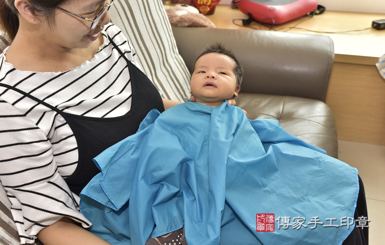 剃胎毛、滿月剃頭、嬰兒剃頭、嬰兒理髮、嬰兒剃髮、嬰兒剃胎毛、嬰兒滿月剃頭、寶寶剃頭、剃胎毛儀式、剃胎毛吉祥話、滿月剃頭儀式、滿月剃頭吉祥話、寶寶剃胎毛、寶寶滿月剃頭理髮、 新北市三峽區剃胎毛、新北市三峽區滿月剃頭、新北市三峽區嬰兒剃頭剃胎毛、新北市三峽區嬰兒理髮、新北市嬰兒剃髮、 胡寶寶(新北市三峽區到府嬰兒寶寶滿月剃頭理髮、到府嬰兒剃胎毛儀式吉祥話)。到府剃頭剃胎毛主持、專業拍照、DVD光碟、證書。★購買「臍帶章、肚臍章、胎毛筆刷印章」贈送:剃頭、收涎、抓周,三選一。2020.10.09照片32 剃胎毛、滿月剃頭、嬰兒剃頭、嬰兒理髮、嬰兒剃髮、嬰兒剃胎毛、嬰兒滿月剃頭、寶寶剃頭、剃胎毛儀式、剃胎毛吉祥話、滿月剃頭儀式、滿月剃頭吉祥話、寶寶剃胎毛、寶寶滿月剃頭理髮、 新北市三峽區剃胎毛、新北市三峽區滿月剃頭、新北市三峽區嬰兒剃頭剃胎毛、新北市三峽區嬰兒理髮、新北市嬰兒剃髮、 胡寶寶(新北市三峽區到府嬰兒寶寶滿月剃頭理髮、到府嬰兒剃胎毛儀式吉祥話)。到府剃頭剃胎毛主持、專業拍照、DVD光碟、證書。★購買「臍帶章、肚臍章、胎毛筆刷印章」贈送:剃頭、收涎、抓周,三選一。2020.10.09照片32