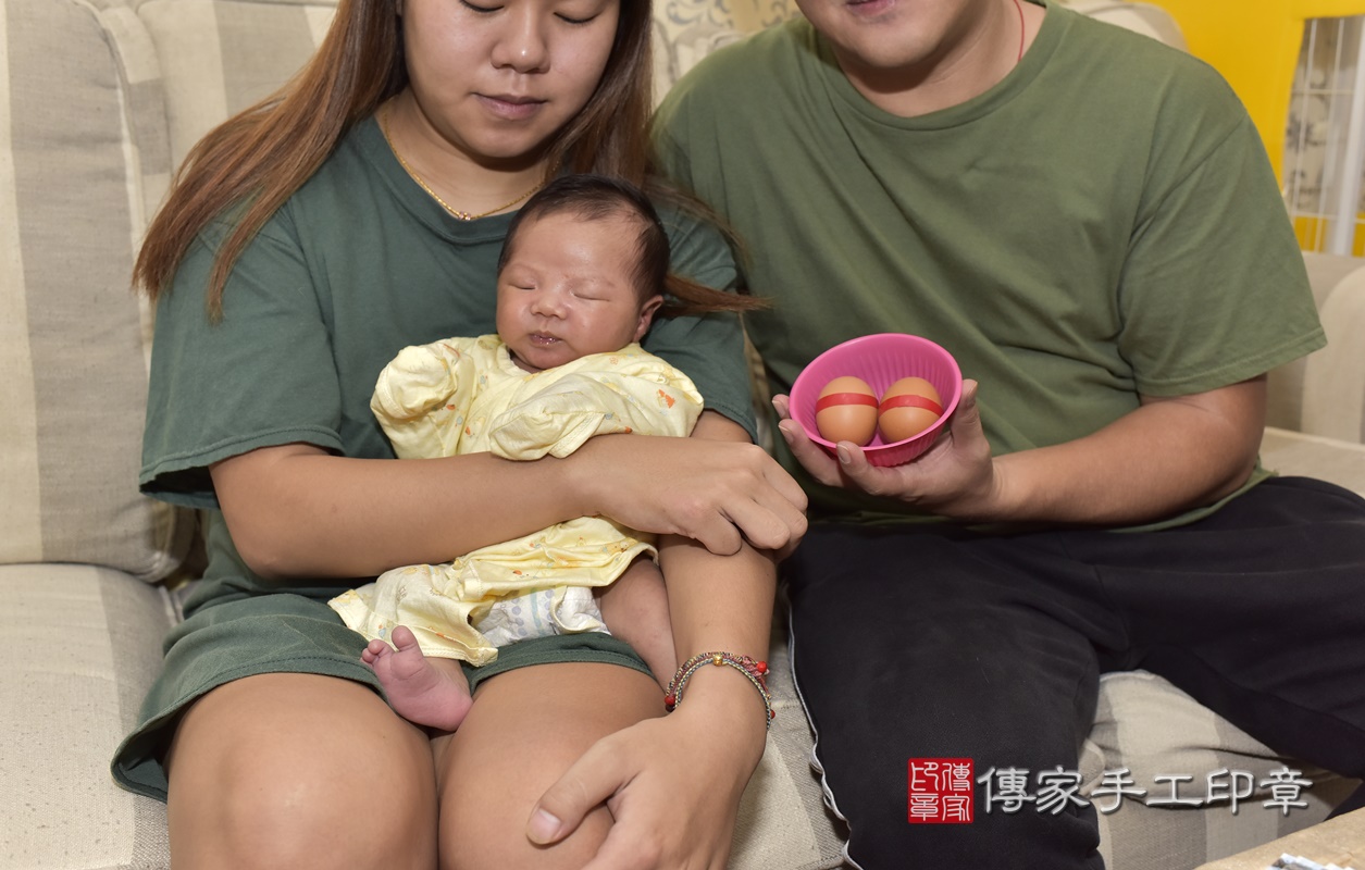 剃胎毛、滿月剃頭、嬰兒剃頭、嬰兒理髮、嬰兒剃髮、嬰兒剃胎毛、嬰兒滿月剃頭、寶寶剃頭、剃胎毛儀式、剃胎毛吉祥話、滿月剃頭儀式、滿月剃頭吉祥話、寶寶剃胎毛、寶寶滿月剃頭理髮、 新北市板橋區剃胎毛、新北市板橋區滿月剃頭、新北市板橋區嬰兒剃頭剃胎毛、新北市板橋區嬰兒理髮、新北市嬰兒剃髮、 陳寶寶(新北市板橋區到府嬰兒寶寶滿月剃頭理髮、到府嬰兒剃胎毛儀式吉祥話)。到府剃頭剃胎毛主持、專業拍照、DVD光碟、證書。★購買「臍帶章、肚臍章、胎毛筆刷印章」贈送:剃頭、收涎、抓周,三選一。2020.10.12照片5 剃胎毛、滿月剃頭、嬰兒剃頭、嬰兒理髮、嬰兒剃髮、嬰兒剃胎毛、嬰兒滿月剃頭、寶寶剃頭、剃胎毛儀式、剃胎毛吉祥話、滿月剃頭儀式、滿月剃頭吉祥話、寶寶剃胎毛、寶寶滿月剃頭理髮、 新北市板橋區剃胎毛、新北市板橋區滿月剃頭、新北市板橋區嬰兒剃頭剃胎毛、新北市板橋區嬰兒理髮、新北市嬰兒剃髮、 陳寶寶(新北市板橋區到府嬰兒寶寶滿月剃頭理髮、到府嬰兒剃胎毛儀式吉祥話)。到府剃頭剃胎毛主持、專業拍照、DVD光碟、證書。★購買「臍帶章、肚臍章、胎毛筆刷印章」贈送:剃頭、收涎、抓周,三選一。2020.10.12照片5