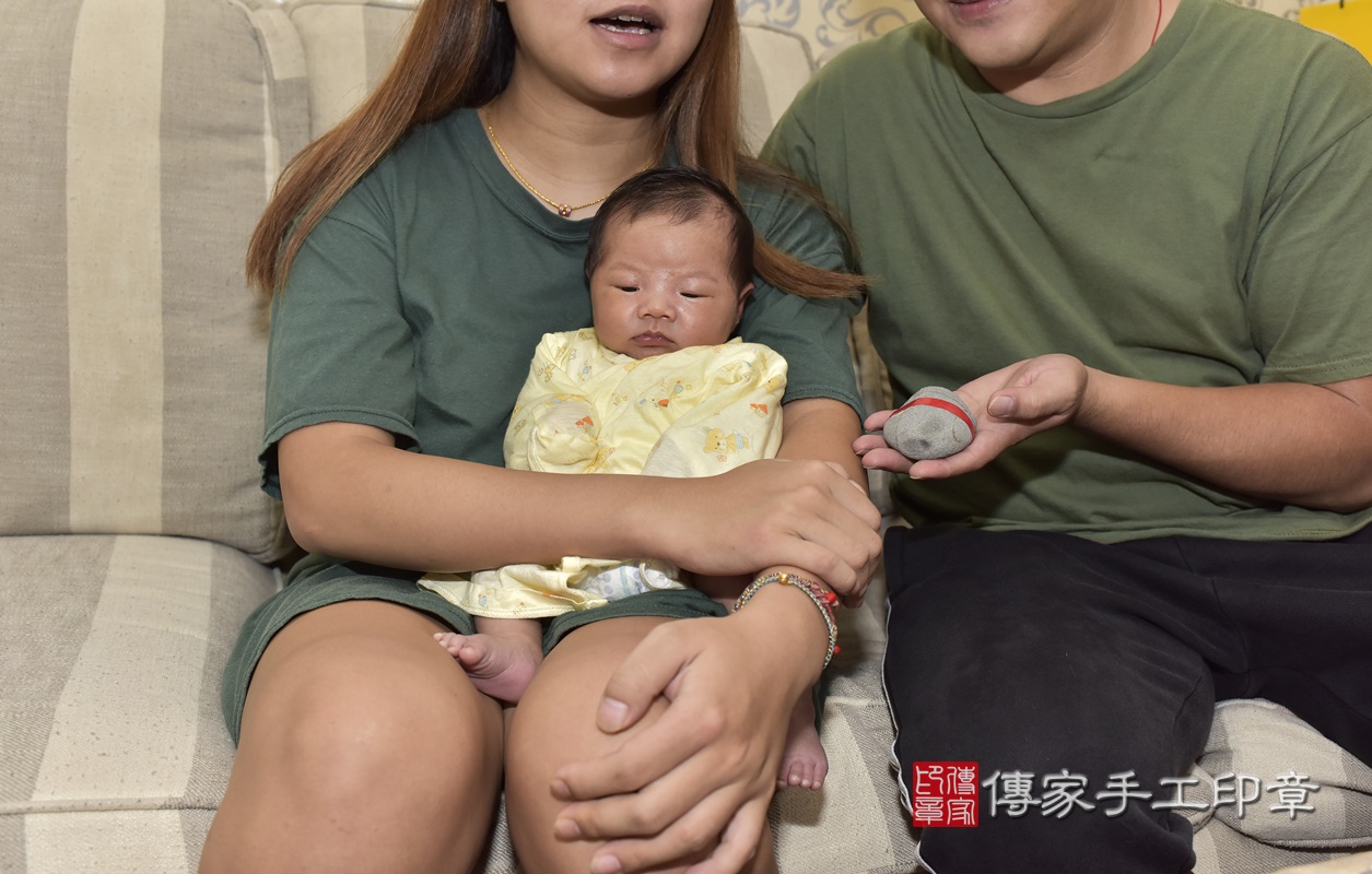 剃胎毛、滿月剃頭、嬰兒剃頭、嬰兒理髮、嬰兒剃髮、嬰兒剃胎毛、嬰兒滿月剃頭、寶寶剃頭、剃胎毛儀式、剃胎毛吉祥話、滿月剃頭儀式、滿月剃頭吉祥話、寶寶剃胎毛、寶寶滿月剃頭理髮、 新北市板橋區剃胎毛、新北市板橋區滿月剃頭、新北市板橋區嬰兒剃頭剃胎毛、新北市板橋區嬰兒理髮、新北市嬰兒剃髮、 陳寶寶(新北市板橋區到府嬰兒寶寶滿月剃頭理髮、到府嬰兒剃胎毛儀式吉祥話)。到府剃頭剃胎毛主持、專業拍照、DVD光碟、證書。★購買「臍帶章、肚臍章、胎毛筆刷印章」贈送:剃頭、收涎、抓周,三選一。2020.10.12照片9 剃胎毛、滿月剃頭、嬰兒剃頭、嬰兒理髮、嬰兒剃髮、嬰兒剃胎毛、嬰兒滿月剃頭、寶寶剃頭、剃胎毛儀式、剃胎毛吉祥話、滿月剃頭儀式、滿月剃頭吉祥話、寶寶剃胎毛、寶寶滿月剃頭理髮、 新北市板橋區剃胎毛、新北市板橋區滿月剃頭、新北市板橋區嬰兒剃頭剃胎毛、新北市板橋區嬰兒理髮、新北市嬰兒剃髮、 陳寶寶(新北市板橋區到府嬰兒寶寶滿月剃頭理髮、到府嬰兒剃胎毛儀式吉祥話)。到府剃頭剃胎毛主持、專業拍照、DVD光碟、證書。★購買「臍帶章、肚臍章、胎毛筆刷印章」贈送:剃頭、收涎、抓周,三選一。2020.10.12照片9