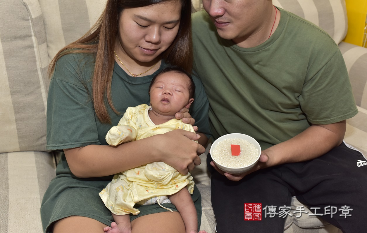 剃胎毛、滿月剃頭、嬰兒剃頭、嬰兒理髮、嬰兒剃髮、嬰兒剃胎毛、嬰兒滿月剃頭、寶寶剃頭、剃胎毛儀式、剃胎毛吉祥話、滿月剃頭儀式、滿月剃頭吉祥話、寶寶剃胎毛、寶寶滿月剃頭理髮、 新北市板橋區剃胎毛、新北市板橋區滿月剃頭、新北市板橋區嬰兒剃頭剃胎毛、新北市板橋區嬰兒理髮、新北市嬰兒剃髮、 陳寶寶(新北市板橋區到府嬰兒寶寶滿月剃頭理髮、到府嬰兒剃胎毛儀式吉祥話)。到府剃頭剃胎毛主持、專業拍照、DVD光碟、證書。★購買「臍帶章、肚臍章、胎毛筆刷印章」贈送:剃頭、收涎、抓周,三選一。2020.10.12照片11 剃胎毛、滿月剃頭、嬰兒剃頭、嬰兒理髮、嬰兒剃髮、嬰兒剃胎毛、嬰兒滿月剃頭、寶寶剃頭、剃胎毛儀式、剃胎毛吉祥話、滿月剃頭儀式、滿月剃頭吉祥話、寶寶剃胎毛、寶寶滿月剃頭理髮、 新北市板橋區剃胎毛、新北市板橋區滿月剃頭、新北市板橋區嬰兒剃頭剃胎毛、新北市板橋區嬰兒理髮、新北市嬰兒剃髮、 陳寶寶(新北市板橋區到府嬰兒寶寶滿月剃頭理髮、到府嬰兒剃胎毛儀式吉祥話)。到府剃頭剃胎毛主持、專業拍照、DVD光碟、證書。★購買「臍帶章、肚臍章、胎毛筆刷印章」贈送:剃頭、收涎、抓周,三選一。2020.10.12照片11