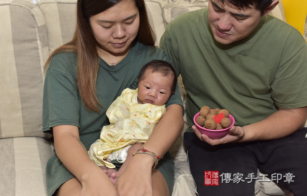 剃胎毛、滿月剃頭、嬰兒剃頭、嬰兒理髮、嬰兒剃髮、嬰兒剃胎毛、嬰兒滿月剃頭、寶寶剃頭、剃胎毛儀式、剃胎毛吉祥話、滿月剃頭儀式、滿月剃頭吉祥話、寶寶剃胎毛、寶寶滿月剃頭理髮、 新北市板橋區剃胎毛、新北市板橋區滿月剃頭、新北市板橋區嬰兒剃頭剃胎毛、新北市板橋區嬰兒理髮、新北市嬰兒剃髮、 陳寶寶(新北市板橋區到府嬰兒寶寶滿月剃頭理髮、到府嬰兒剃胎毛儀式吉祥話)。到府剃頭剃胎毛主持、專業拍照、DVD光碟、證書。★購買「臍帶章、肚臍章、胎毛筆刷印章」贈送:剃頭、收涎、抓周,三選一。2020.10.12照片13 剃胎毛、滿月剃頭、嬰兒剃頭、嬰兒理髮、嬰兒剃髮、嬰兒剃胎毛、嬰兒滿月剃頭、寶寶剃頭、剃胎毛儀式、剃胎毛吉祥話、滿月剃頭儀式、滿月剃頭吉祥話、寶寶剃胎毛、寶寶滿月剃頭理髮、 新北市板橋區剃胎毛、新北市板橋區滿月剃頭、新北市板橋區嬰兒剃頭剃胎毛、新北市板橋區嬰兒理髮、新北市嬰兒剃髮、 陳寶寶(新北市板橋區到府嬰兒寶寶滿月剃頭理髮、到府嬰兒剃胎毛儀式吉祥話)。到府剃頭剃胎毛主持、專業拍照、DVD光碟、證書。★購買「臍帶章、肚臍章、胎毛筆刷印章」贈送:剃頭、收涎、抓周,三選一。2020.10.12照片13