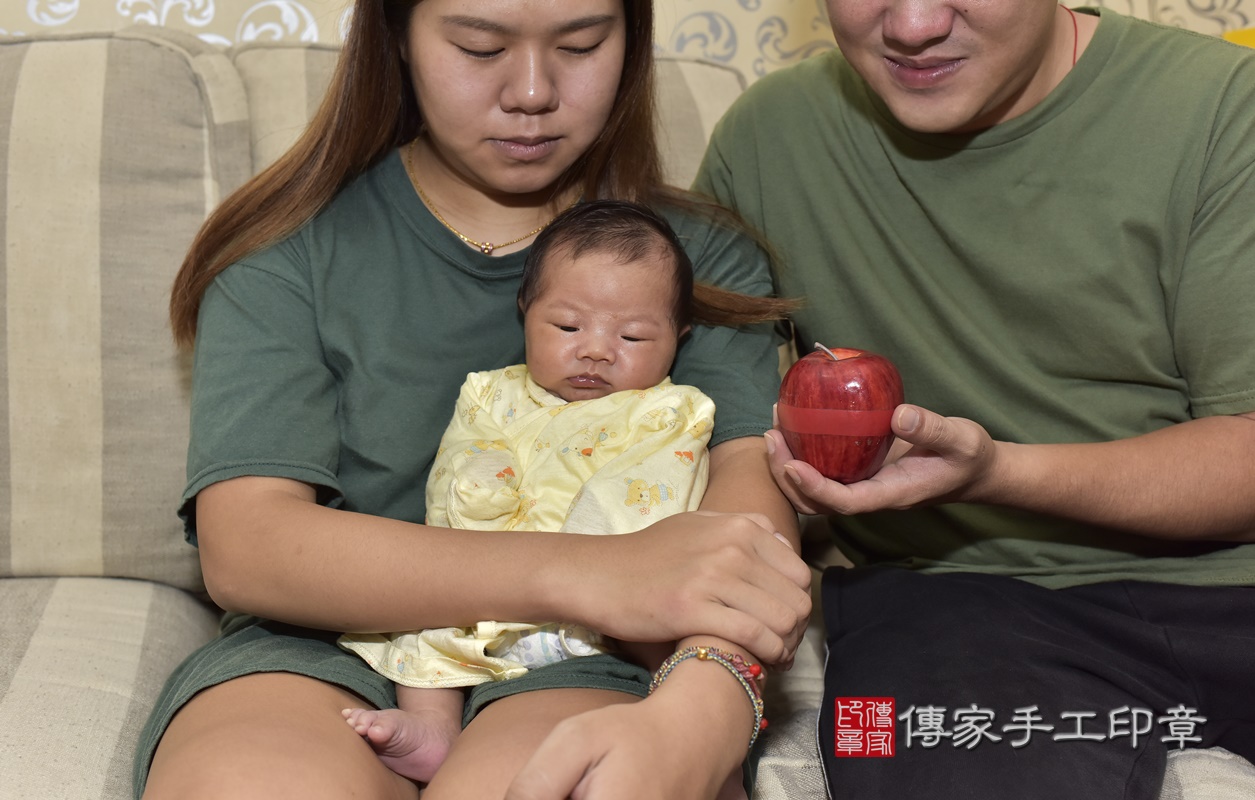 剃胎毛、滿月剃頭、嬰兒剃頭、嬰兒理髮、嬰兒剃髮、嬰兒剃胎毛、嬰兒滿月剃頭、寶寶剃頭、剃胎毛儀式、剃胎毛吉祥話、滿月剃頭儀式、滿月剃頭吉祥話、寶寶剃胎毛、寶寶滿月剃頭理髮、 新北市板橋區剃胎毛、新北市板橋區滿月剃頭、新北市板橋區嬰兒剃頭剃胎毛、新北市板橋區嬰兒理髮、新北市嬰兒剃髮、 陳寶寶(新北市板橋區到府嬰兒寶寶滿月剃頭理髮、到府嬰兒剃胎毛儀式吉祥話)。到府剃頭剃胎毛主持、專業拍照、DVD光碟、證書。★購買「臍帶章、肚臍章、胎毛筆刷印章」贈送:剃頭、收涎、抓周,三選一。2020.10.12照片15 剃胎毛、滿月剃頭、嬰兒剃頭、嬰兒理髮、嬰兒剃髮、嬰兒剃胎毛、嬰兒滿月剃頭、寶寶剃頭、剃胎毛儀式、剃胎毛吉祥話、滿月剃頭儀式、滿月剃頭吉祥話、寶寶剃胎毛、寶寶滿月剃頭理髮、 新北市板橋區剃胎毛、新北市板橋區滿月剃頭、新北市板橋區嬰兒剃頭剃胎毛、新北市板橋區嬰兒理髮、新北市嬰兒剃髮、 陳寶寶(新北市板橋區到府嬰兒寶寶滿月剃頭理髮、到府嬰兒剃胎毛儀式吉祥話)。到府剃頭剃胎毛主持、專業拍照、DVD光碟、證書。★購買「臍帶章、肚臍章、胎毛筆刷印章」贈送:剃頭、收涎、抓周,三選一。2020.10.12照片15