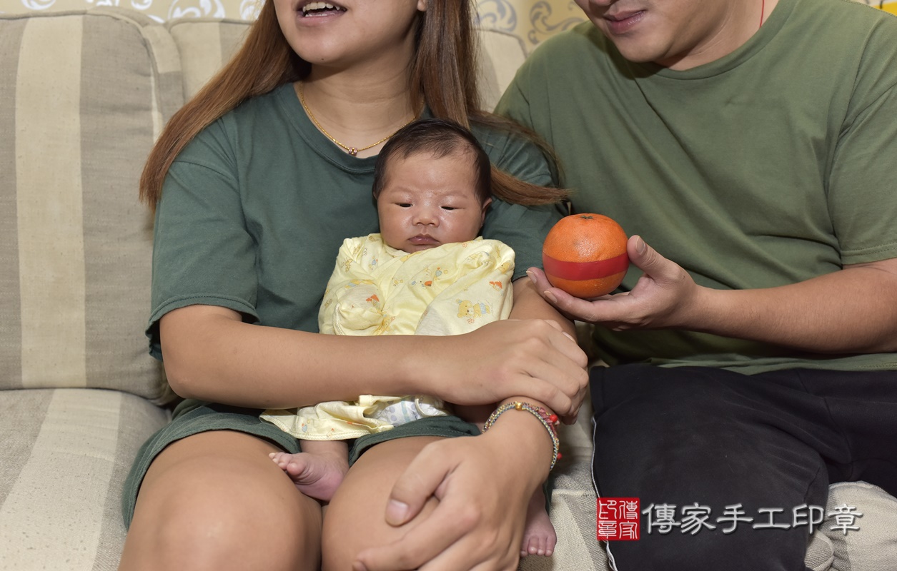 剃胎毛、滿月剃頭、嬰兒剃頭、嬰兒理髮、嬰兒剃髮、嬰兒剃胎毛、嬰兒滿月剃頭、寶寶剃頭、剃胎毛儀式、剃胎毛吉祥話、滿月剃頭儀式、滿月剃頭吉祥話、寶寶剃胎毛、寶寶滿月剃頭理髮、 新北市板橋區剃胎毛、新北市板橋區滿月剃頭、新北市板橋區嬰兒剃頭剃胎毛、新北市板橋區嬰兒理髮、新北市嬰兒剃髮、 陳寶寶(新北市板橋區到府嬰兒寶寶滿月剃頭理髮、到府嬰兒剃胎毛儀式吉祥話)。到府剃頭剃胎毛主持、專業拍照、DVD光碟、證書。★購買「臍帶章、肚臍章、胎毛筆刷印章」贈送:剃頭、收涎、抓周,三選一。2020.10.12照片17 剃胎毛、滿月剃頭、嬰兒剃頭、嬰兒理髮、嬰兒剃髮、嬰兒剃胎毛、嬰兒滿月剃頭、寶寶剃頭、剃胎毛儀式、剃胎毛吉祥話、滿月剃頭儀式、滿月剃頭吉祥話、寶寶剃胎毛、寶寶滿月剃頭理髮、 新北市板橋區剃胎毛、新北市板橋區滿月剃頭、新北市板橋區嬰兒剃頭剃胎毛、新北市板橋區嬰兒理髮、新北市嬰兒剃髮、 陳寶寶(新北市板橋區到府嬰兒寶寶滿月剃頭理髮、到府嬰兒剃胎毛儀式吉祥話)。到府剃頭剃胎毛主持、專業拍照、DVD光碟、證書。★購買「臍帶章、肚臍章、胎毛筆刷印章」贈送:剃頭、收涎、抓周,三選一。2020.10.12照片17