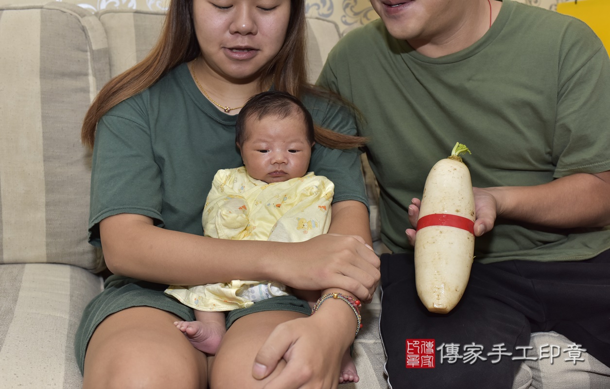 剃胎毛、滿月剃頭、嬰兒剃頭、嬰兒理髮、嬰兒剃髮、嬰兒剃胎毛、嬰兒滿月剃頭、寶寶剃頭、剃胎毛儀式、剃胎毛吉祥話、滿月剃頭儀式、滿月剃頭吉祥話、寶寶剃胎毛、寶寶滿月剃頭理髮、 新北市板橋區剃胎毛、新北市板橋區滿月剃頭、新北市板橋區嬰兒剃頭剃胎毛、新北市板橋區嬰兒理髮、新北市嬰兒剃髮、 陳寶寶(新北市板橋區到府嬰兒寶寶滿月剃頭理髮、到府嬰兒剃胎毛儀式吉祥話)。到府剃頭剃胎毛主持、專業拍照、DVD光碟、證書。★購買「臍帶章、肚臍章、胎毛筆刷印章」贈送:剃頭、收涎、抓周,三選一。2020.10.12照片25 剃胎毛、滿月剃頭、嬰兒剃頭、嬰兒理髮、嬰兒剃髮、嬰兒剃胎毛、嬰兒滿月剃頭、寶寶剃頭、剃胎毛儀式、剃胎毛吉祥話、滿月剃頭儀式、滿月剃頭吉祥話、寶寶剃胎毛、寶寶滿月剃頭理髮、 新北市板橋區剃胎毛、新北市板橋區滿月剃頭、新北市板橋區嬰兒剃頭剃胎毛、新北市板橋區嬰兒理髮、新北市嬰兒剃髮、 陳寶寶(新北市板橋區到府嬰兒寶寶滿月剃頭理髮、到府嬰兒剃胎毛儀式吉祥話)。到府剃頭剃胎毛主持、專業拍照、DVD光碟、證書。★購買「臍帶章、肚臍章、胎毛筆刷印章」贈送:剃頭、收涎、抓周,三選一。2020.10.12照片25