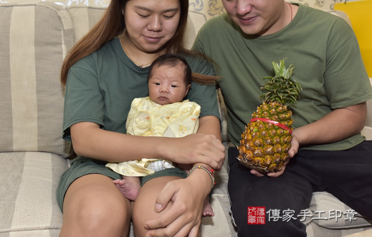 剃胎毛、滿月剃頭、嬰兒剃頭、嬰兒理髮、嬰兒剃髮、嬰兒剃胎毛、嬰兒滿月剃頭、寶寶剃頭、剃胎毛儀式、剃胎毛吉祥話、滿月剃頭儀式、滿月剃頭吉祥話、寶寶剃胎毛、寶寶滿月剃頭理髮、 新北市板橋區剃胎毛、新北市板橋區滿月剃頭、新北市板橋區嬰兒剃頭剃胎毛、新北市板橋區嬰兒理髮、新北市嬰兒剃髮、 陳寶寶(新北市板橋區到府嬰兒寶寶滿月剃頭理髮、到府嬰兒剃胎毛儀式吉祥話)。到府剃頭剃胎毛主持、專業拍照、DVD光碟、證書。★購買「臍帶章、肚臍章、胎毛筆刷印章」贈送:剃頭、收涎、抓周,三選一。2020.10.12照片27 剃胎毛、滿月剃頭、嬰兒剃頭、嬰兒理髮、嬰兒剃髮、嬰兒剃胎毛、嬰兒滿月剃頭、寶寶剃頭、剃胎毛儀式、剃胎毛吉祥話、滿月剃頭儀式、滿月剃頭吉祥話、寶寶剃胎毛、寶寶滿月剃頭理髮、 新北市板橋區剃胎毛、新北市板橋區滿月剃頭、新北市板橋區嬰兒剃頭剃胎毛、新北市板橋區嬰兒理髮、新北市嬰兒剃髮、 陳寶寶(新北市板橋區到府嬰兒寶寶滿月剃頭理髮、到府嬰兒剃胎毛儀式吉祥話)。到府剃頭剃胎毛主持、專業拍照、DVD光碟、證書。★購買「臍帶章、肚臍章、胎毛筆刷印章」贈送:剃頭、收涎、抓周,三選一。2020.10.12照片27