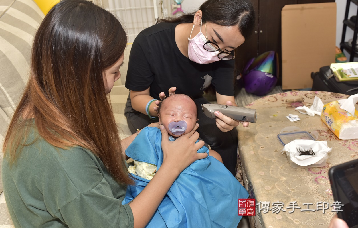 剃胎毛、滿月剃頭、嬰兒剃頭、嬰兒理髮、嬰兒剃髮、嬰兒剃胎毛、嬰兒滿月剃頭、寶寶剃頭、剃胎毛儀式、剃胎毛吉祥話、滿月剃頭儀式、滿月剃頭吉祥話、寶寶剃胎毛、寶寶滿月剃頭理髮、 新北市板橋區剃胎毛、新北市板橋區滿月剃頭、新北市板橋區嬰兒剃頭剃胎毛、新北市板橋區嬰兒理髮、新北市嬰兒剃髮、 陳寶寶(新北市板橋區到府嬰兒寶寶滿月剃頭理髮、到府嬰兒剃胎毛儀式吉祥話)。到府剃頭剃胎毛主持、專業拍照、DVD光碟、證書。★購買「臍帶章、肚臍章、胎毛筆刷印章」贈送:剃頭、收涎、抓周,三選一。2020.10.12照片32 剃胎毛、滿月剃頭、嬰兒剃頭、嬰兒理髮、嬰兒剃髮、嬰兒剃胎毛、嬰兒滿月剃頭、寶寶剃頭、剃胎毛儀式、剃胎毛吉祥話、滿月剃頭儀式、滿月剃頭吉祥話、寶寶剃胎毛、寶寶滿月剃頭理髮、 新北市板橋區剃胎毛、新北市板橋區滿月剃頭、新北市板橋區嬰兒剃頭剃胎毛、新北市板橋區嬰兒理髮、新北市嬰兒剃髮、 陳寶寶(新北市板橋區到府嬰兒寶寶滿月剃頭理髮、到府嬰兒剃胎毛儀式吉祥話)。到府剃頭剃胎毛主持、專業拍照、DVD光碟、證書。★購買「臍帶章、肚臍章、胎毛筆刷印章」贈送:剃頭、收涎、抓周,三選一。2020.10.12照片32